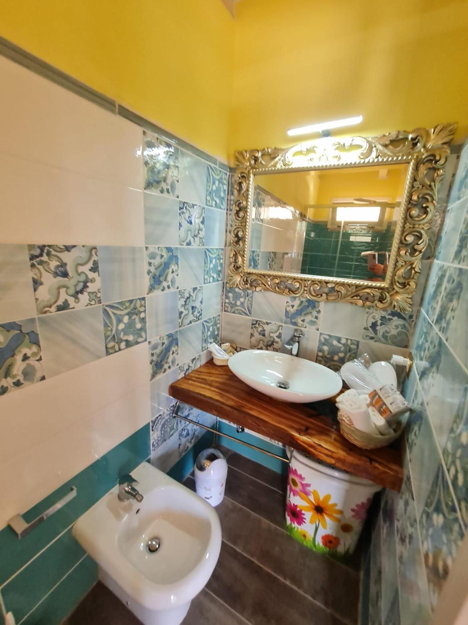 Luxury B&B Suite Jacuzzi Villa Filomena マリーナ・ディ・カメロータ エクステリア 写真