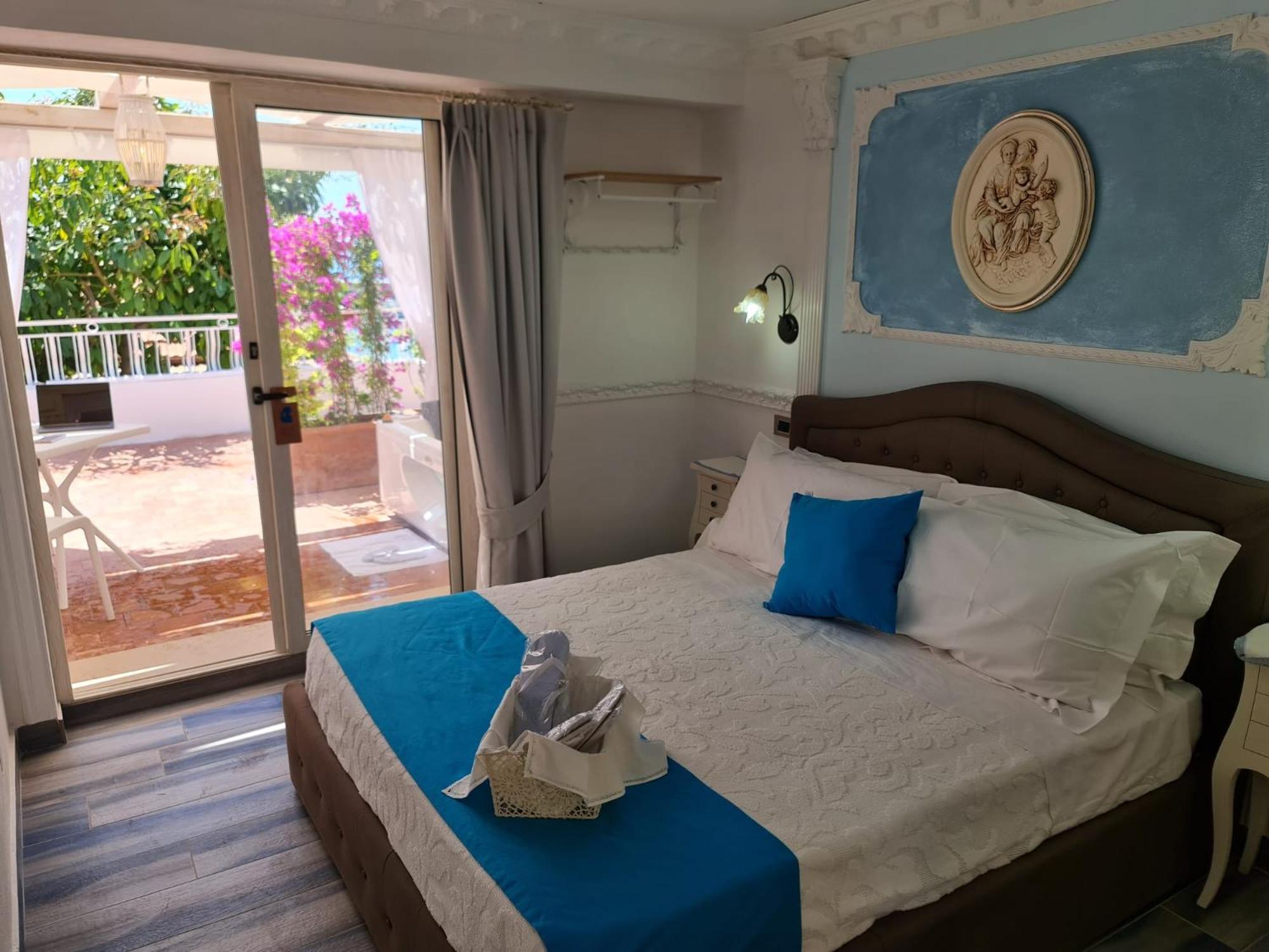 Luxury B&B Suite Jacuzzi Villa Filomena マリーナ・ディ・カメロータ エクステリア 写真