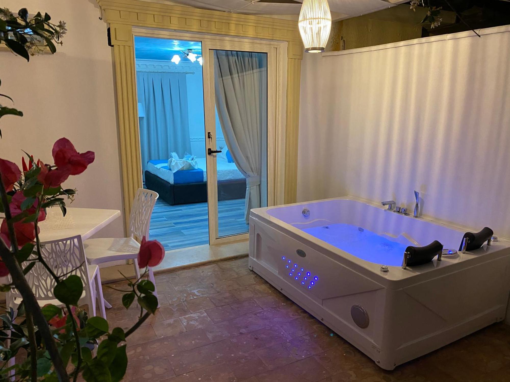 Luxury B&B Suite Jacuzzi Villa Filomena マリーナ・ディ・カメロータ エクステリア 写真